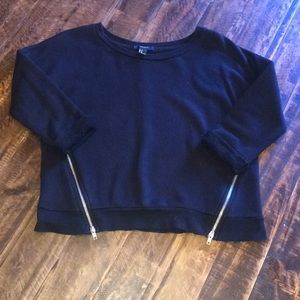 Black forever 21 sweatshirt with zipper detail (M)